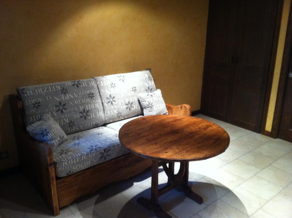 Gites Au Chant Des Marmites Saint-Lary-Soulan Quarto foto